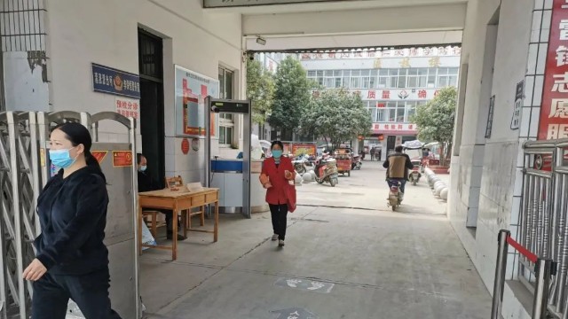 通過(guò)式人體測(cè)溫門(mén)