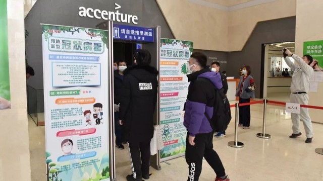 紅外測(cè)溫安檢門為職工筑牢防疫安全屏障,助力企業(yè)疫情防控工作